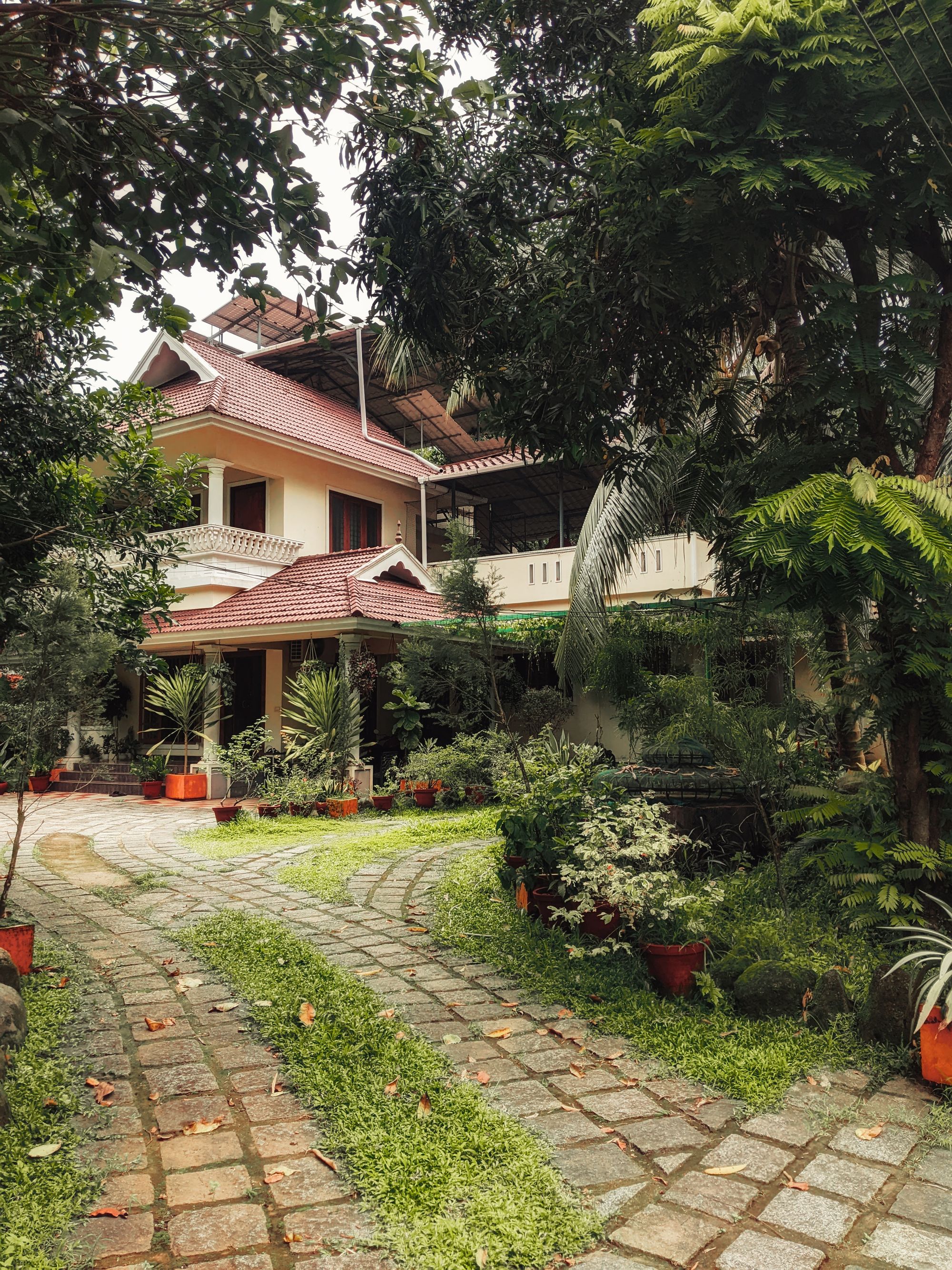 Hướng đất và hướng nhà: một cách đọc tham khảo